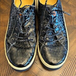 Stylish Black and White Men's Sneakers